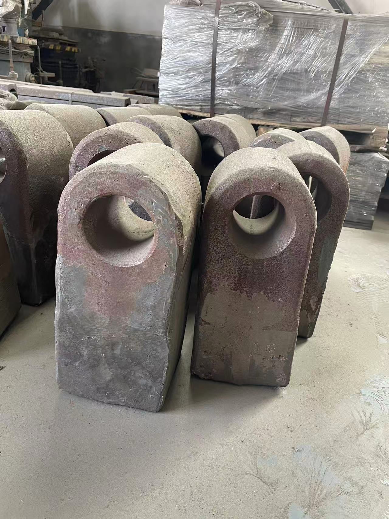 Crusher Hammer Always Breaking or Wearing Out? Why More Quarry Owners Choose Bimetal Hammers